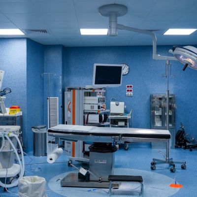 aeger-prima-bloco-operatorio-porta-acesso